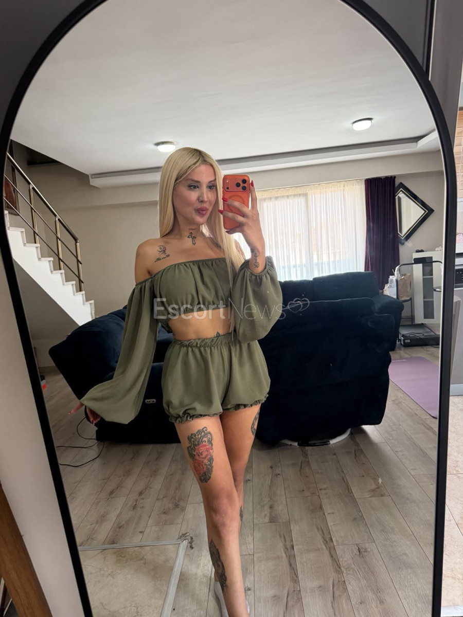 Model Eva