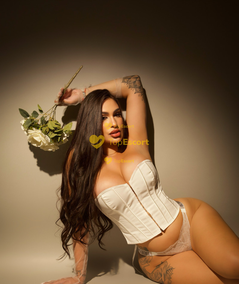 BELLA SANZ